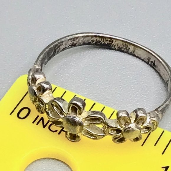 Petite Sterling Silver Flowers Ring Size 8.75 Triple Daisy Design Thin Band - Picture 9 of 12
